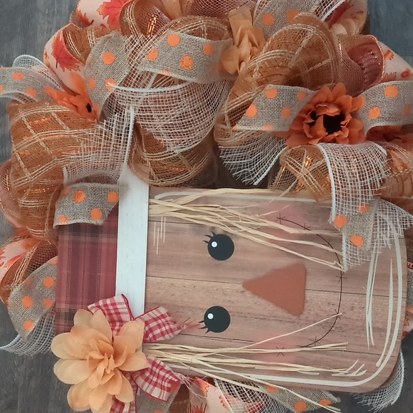 Pretty Betty Scarecrow Wreath - Picture 6 of 14